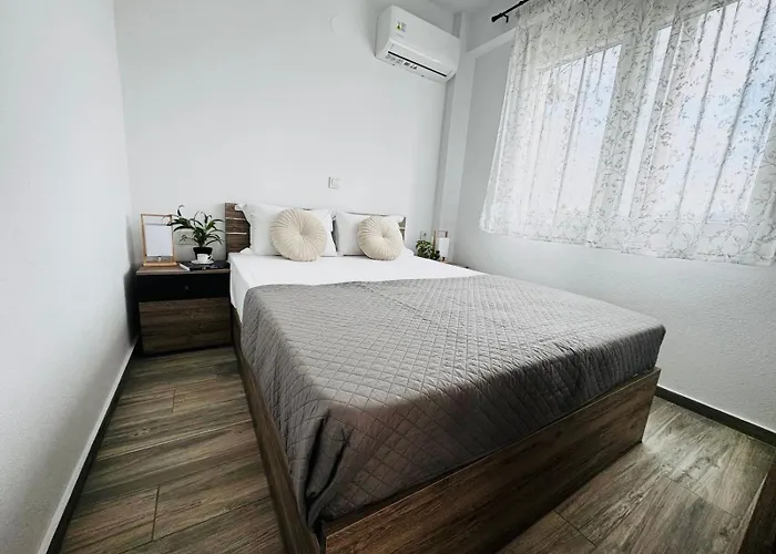 Modern Garden Apartments, Delta Hospitality Ofrínion