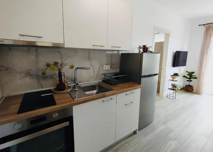 Apartment Modern Garden Apartments, Delta Hospitality